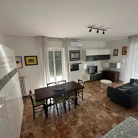 La Casa Al Mare Di Adelaide Apartman